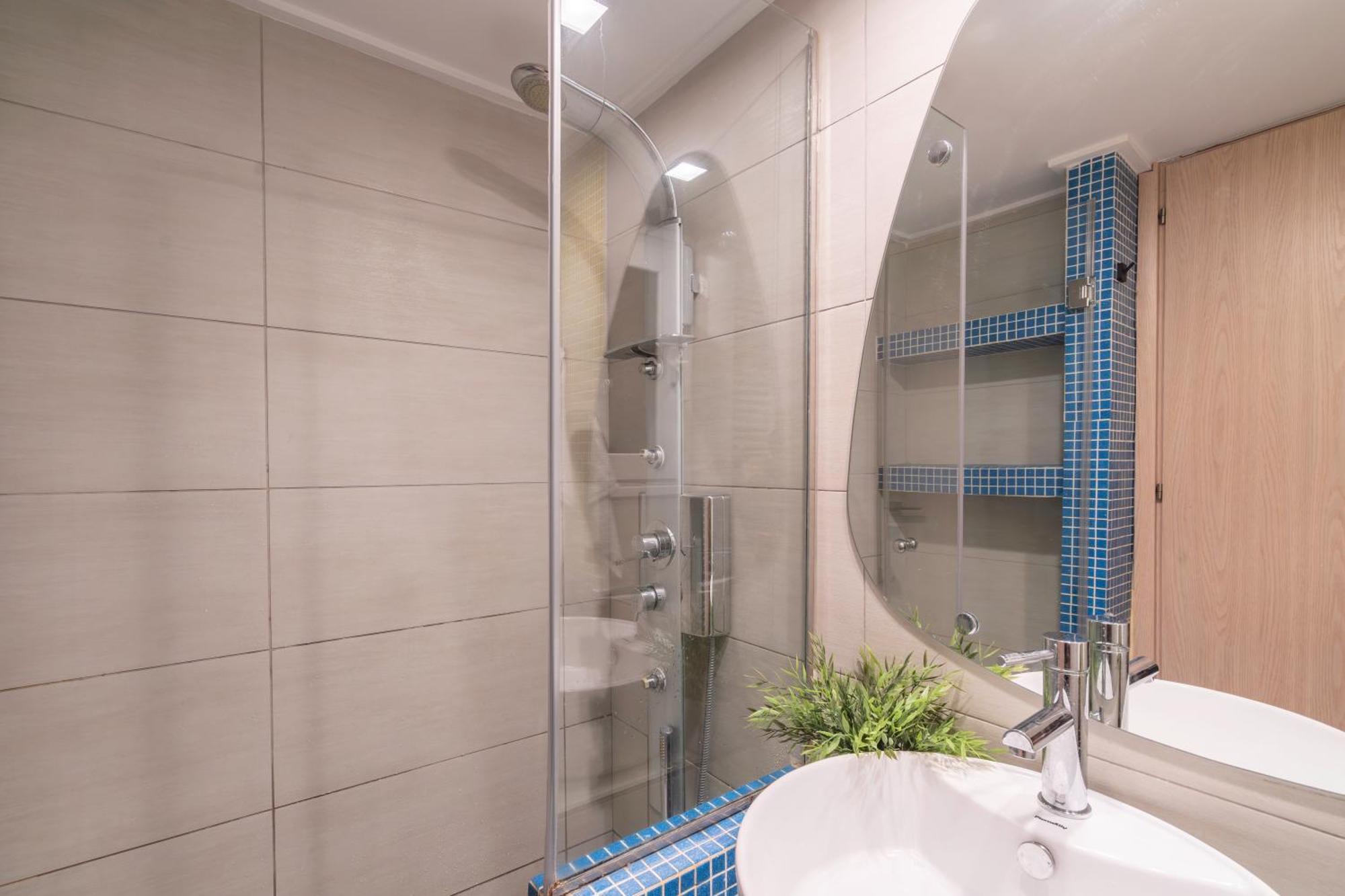 City Oasis: Newly Renovated 2Br Apt In City Center 아테네 외부 사진