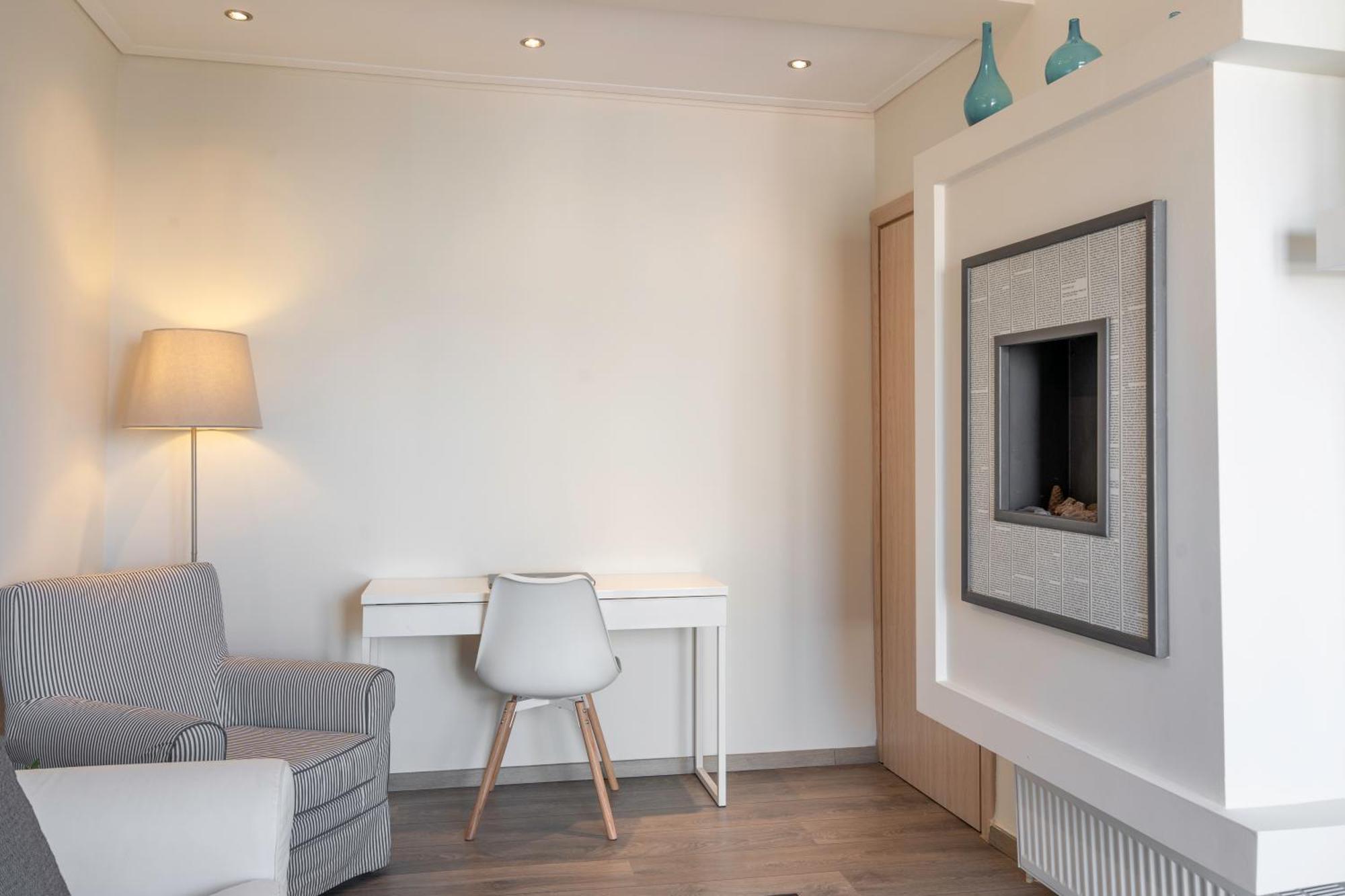 City Oasis: Newly Renovated 2Br Apt In City Center 아테네 외부 사진