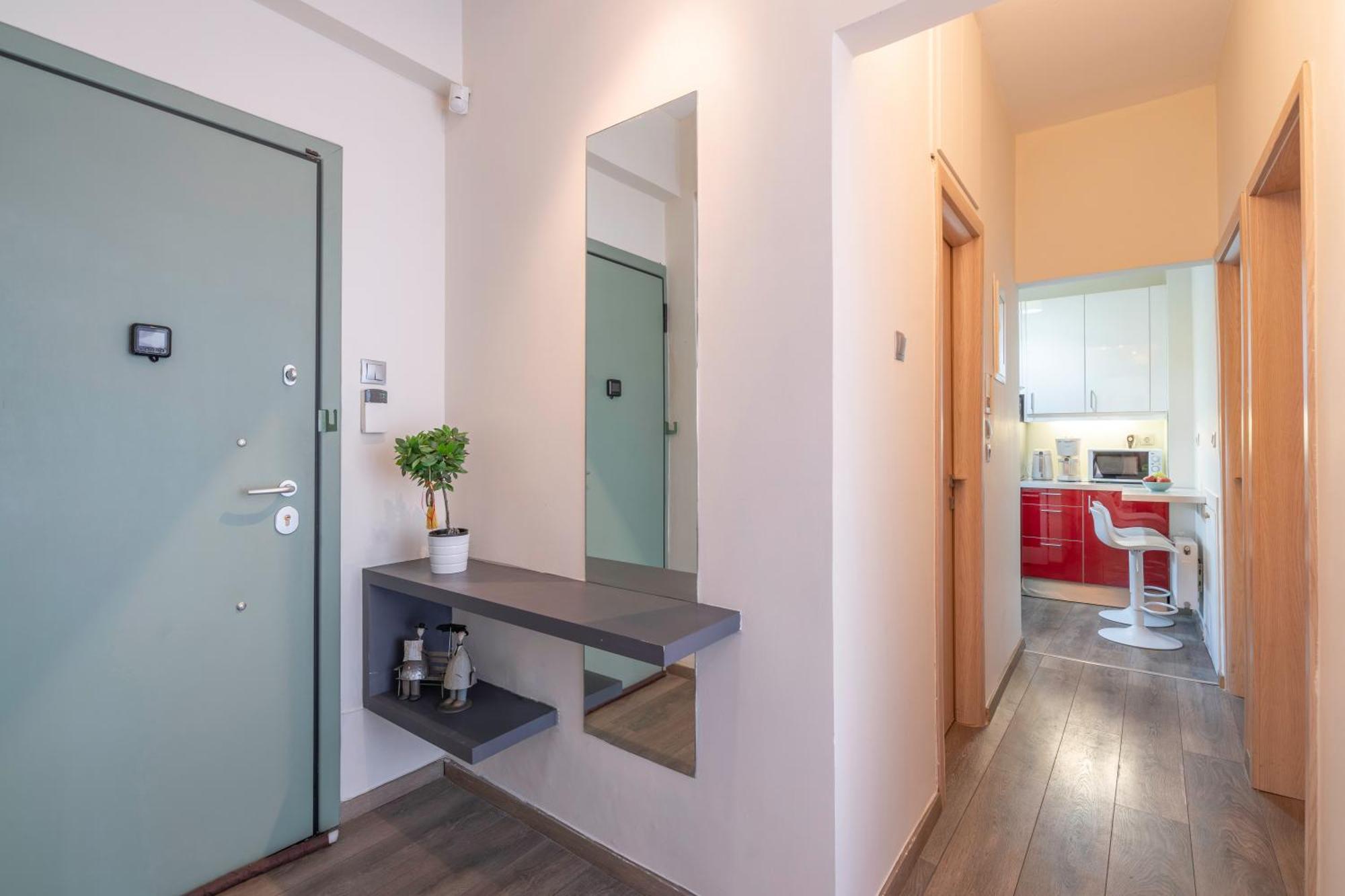City Oasis: Newly Renovated 2Br Apt In City Center 아테네 외부 사진